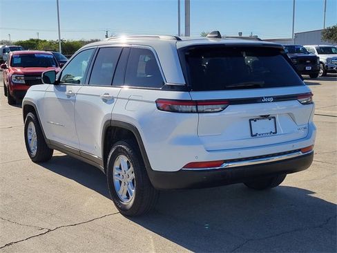 Used 2023 Jeep Grand Cherokee Laredo w/ Luxury Tech Group I image 8