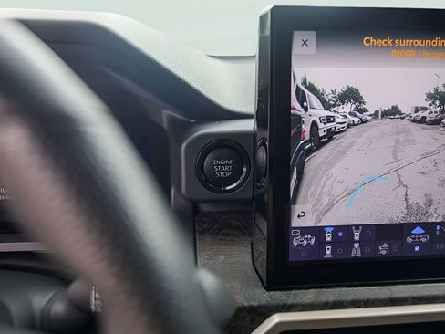 Used 2024 Toyota Tacoma Limited w/ Limited Package (LT) AWD/4WD image 21