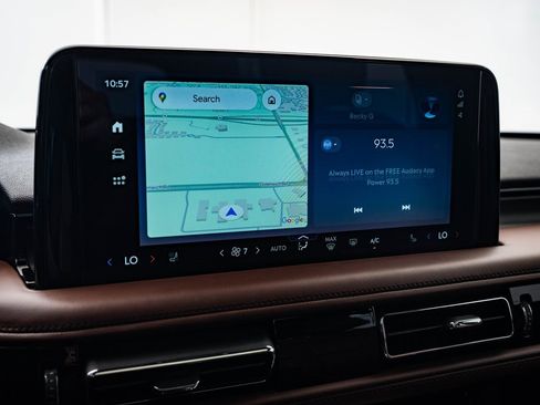 Used 2025 Lincoln Aviator Reserve w/ Equipment Group 201A image 30