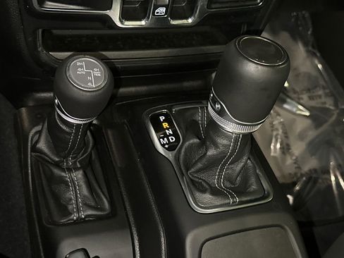 Used 2024 Jeep Wrangler High Altitude AWD/4WD image 28
