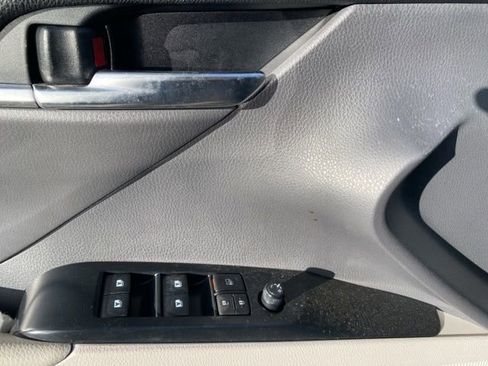 Used 2020 Toyota Camry SE image 7