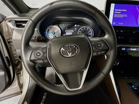Used 2024 Toyota Venza XLE AWD/4WD image 11