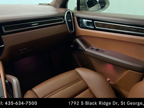 Used 2022 Porsche Cayenne Turbo AWD/4WD image 10