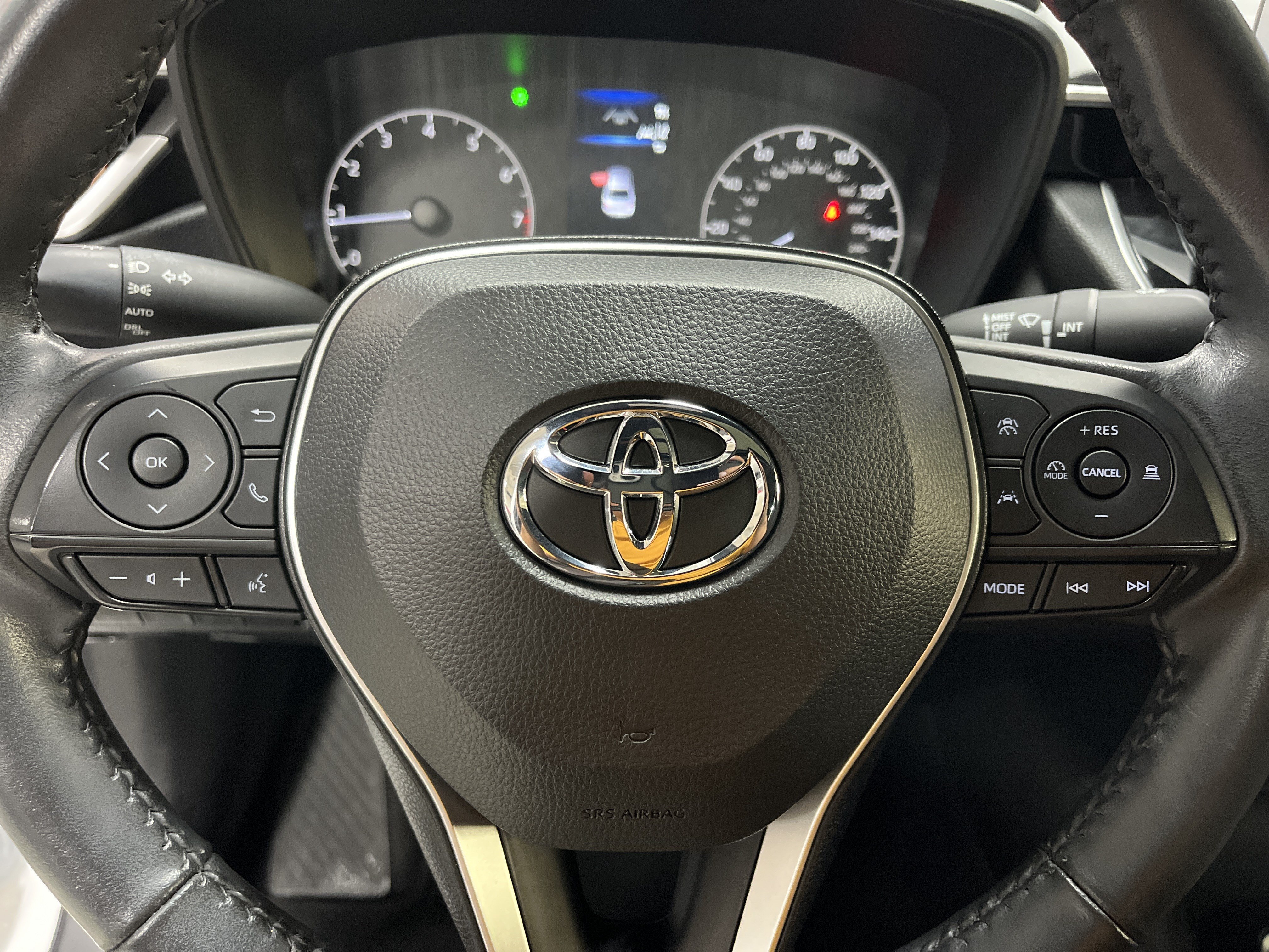 Used 2023 Toyota Corolla SE w/ SE Premium Package FWD image 18