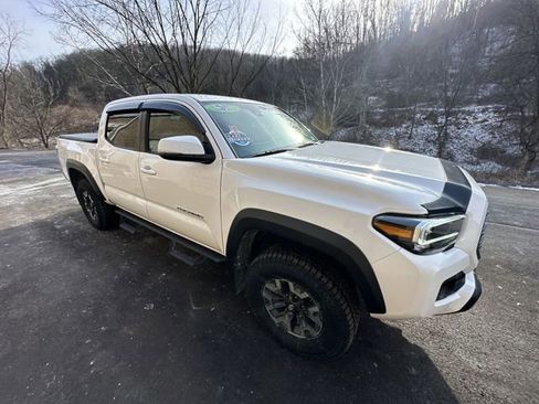 Used 2023 Toyota Tacoma TRD Off-Road image 11