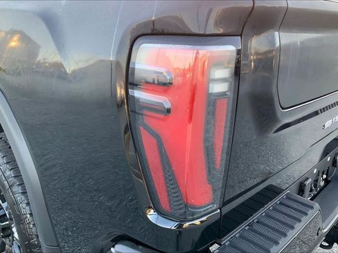 Used 2025 GMC Sierra 2500 AT4 w/ AT4 Premium Plus Package image 27