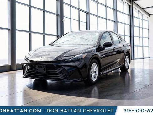 Used 2025 Toyota Camry LE FWD image 18