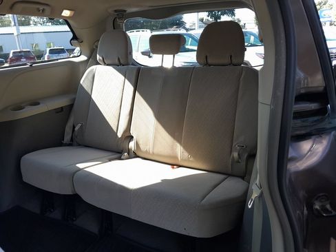 Used 2018 Toyota Sienna LE AWD/4WD image 33