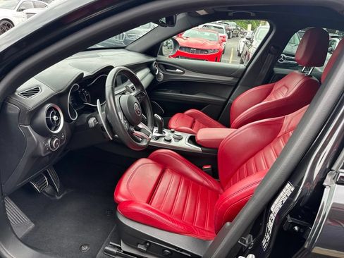 Used 2023 Alfa Romeo Stelvio Veloce AWD/4WD image 27