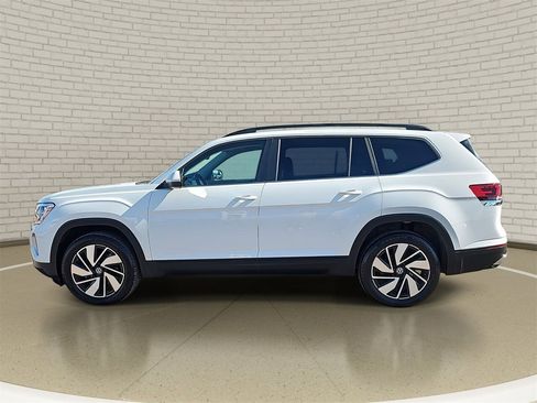 Used 2025 Volkswagen Atlas SE image 8