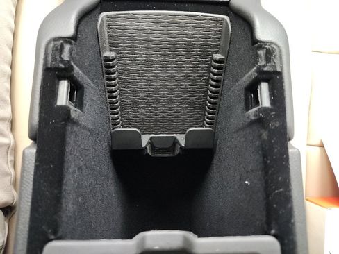 Used 2024 Cadillac XT4 Luxury w/ Cold Weather Package image 27