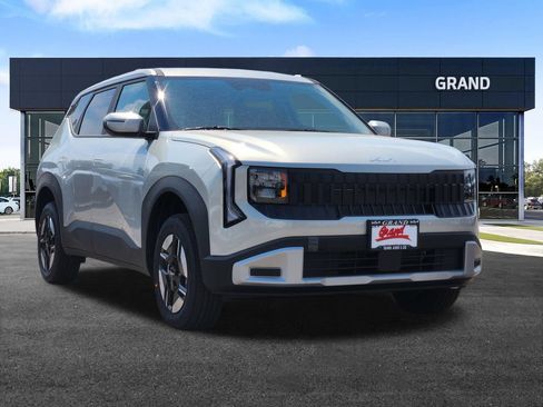 New 2027 Kia Seltos LX AWD/4WD image 2