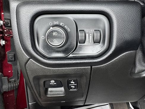 Used 2019 RAM 1500 Big Horn AWD/4WD image 11