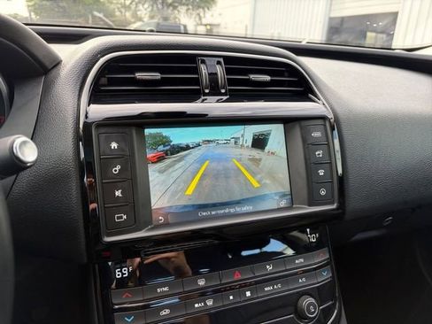 Used 2017 Jaguar XE RWD image 10