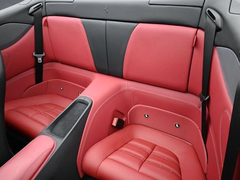 Used 2020 Ferrari Portofino RWD image 28
