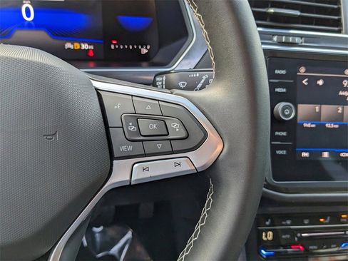 Certified 2023 Volkswagen Tiguan SE image 33