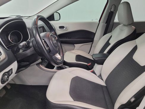 Used 2019 Jeep Compass Latitude FWD image 17