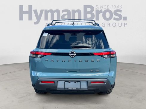 New 2026 Nissan Pathfinder SL image 4