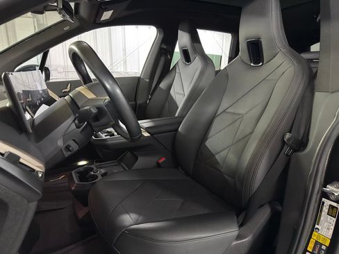 Used 2023 BMW iX xDrive50 w/ Sport Package AWD/4WD image 15