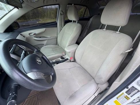 Used 2013 Toyota Corolla LE image 9