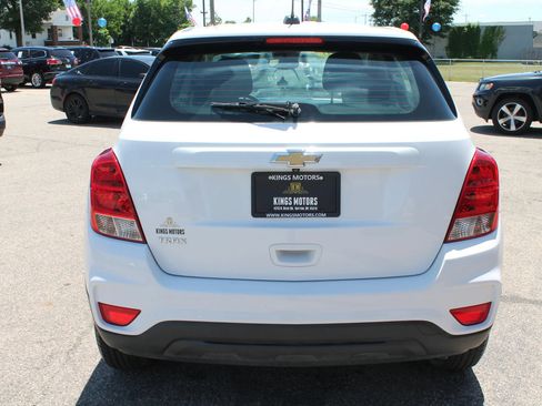 Used 2020 Chevrolet Trax LS FWD image 4