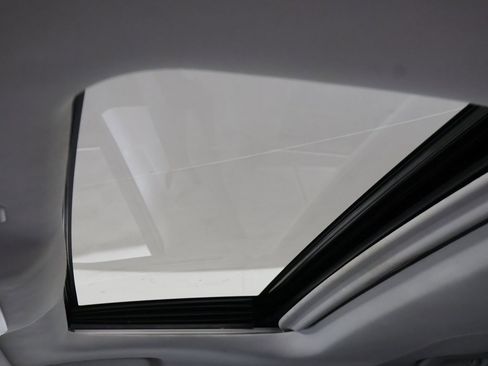 Used 2022 Toyota Highlander XLE image 18