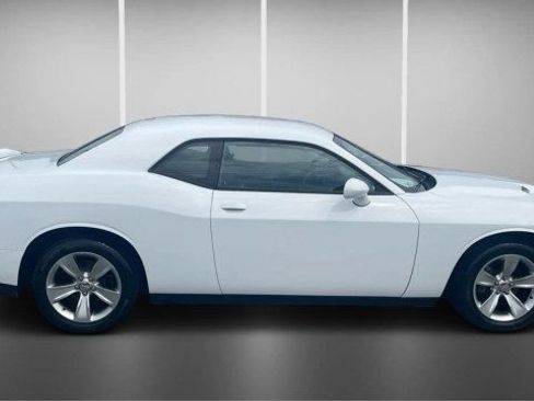 Used 2021 Dodge Challenger SXT RWD image 4