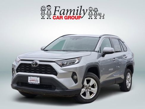 Used 2021 Toyota RAV4 XLE w/ Convenience Package FWD image 1