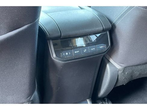 Used 2021 Toyota Highlander LE FWD image 41