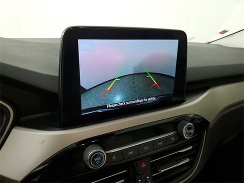 Used 2022 Ford Escape SE w/ SE Sport Appearance Package image 29