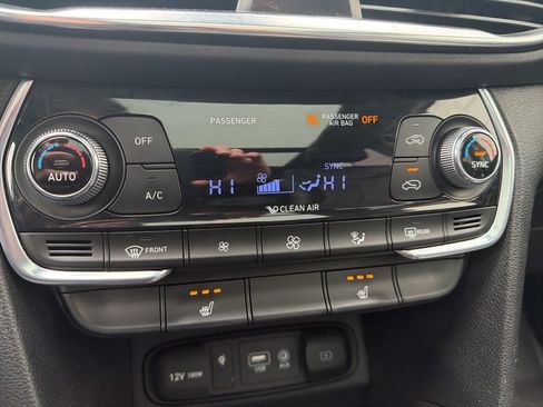 Used 2020 Hyundai Santa Fe SEL w/ Convenience + Premium Package image 11