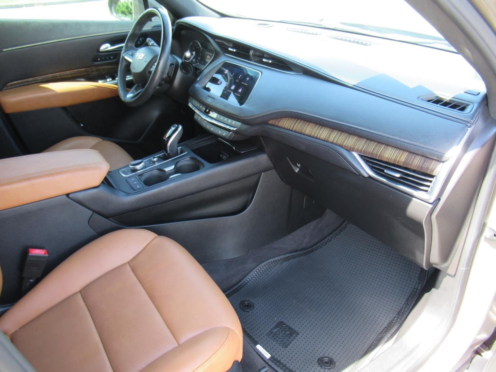 Used 2020 Cadillac XT4 Premium Luxury FWD image 11