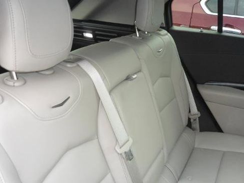 Used 2019 Cadillac XT4 Luxury w/ Cold Weather Package image 15