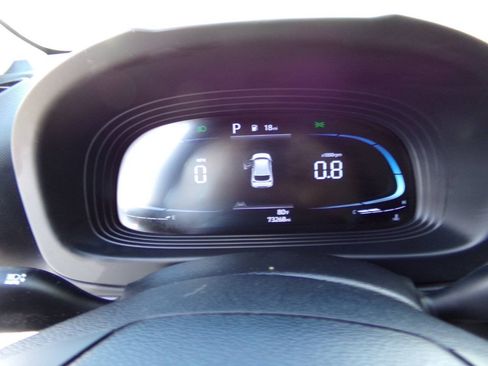 Used 2023 Hyundai Venue Limited FWD image 13