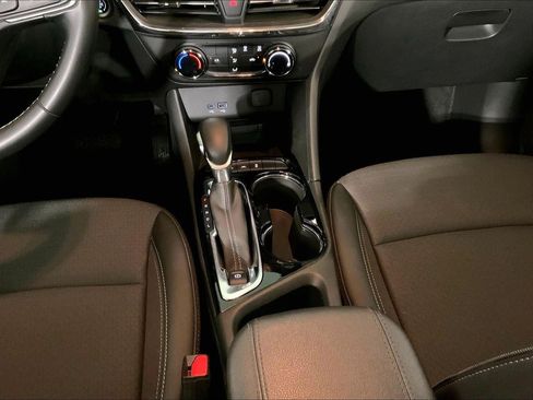 Used 2025 Buick Encore GX Preferred AWD/4WD image 18