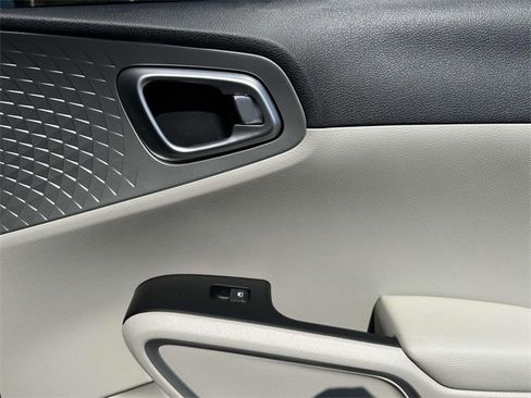 Certified 2022 Kia Soul LX image 28
