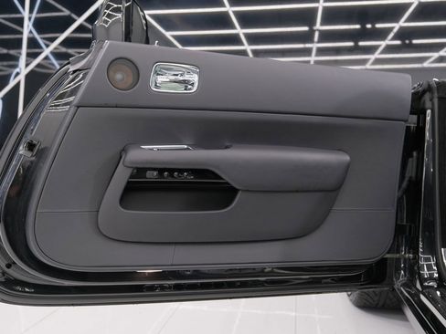 Used 2016 Rolls-Royce Dawn image 32