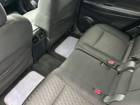 Used 2018 Nissan Rogue SV image 9