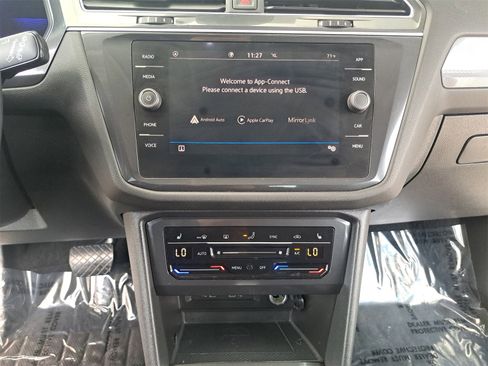 Used 2022 Volkswagen Tiguan SE image 23
