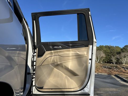 Used 2024 Cadillac Escalade ESV Premium Luxury image 60