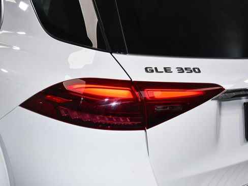 Used 2025 Mercedes-Benz GLE 350 4MATIC w/ AMG Line Exterior image 82