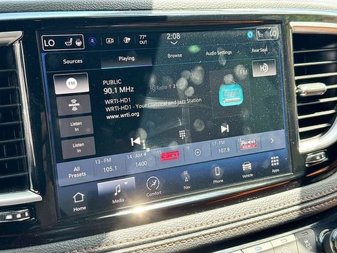 Used 2024 Chrysler Pacifica Pinnacle FWD image 20