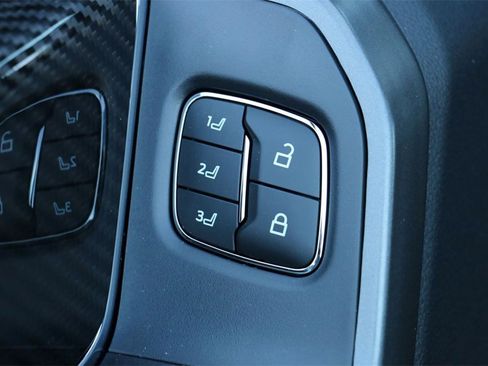 New 2026 Ford F250 Lariat w/ Black Appearance Package image 18