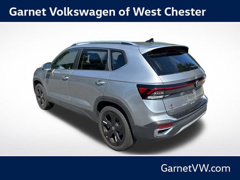 Used 2025 Volkswagen Taos SEL AWD/4WD image 3