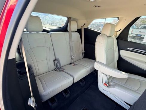 Used 2023 Buick Enclave Essence image 22