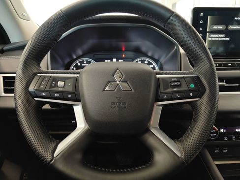 Used 2025 Mitsubishi Outlander SE image 20