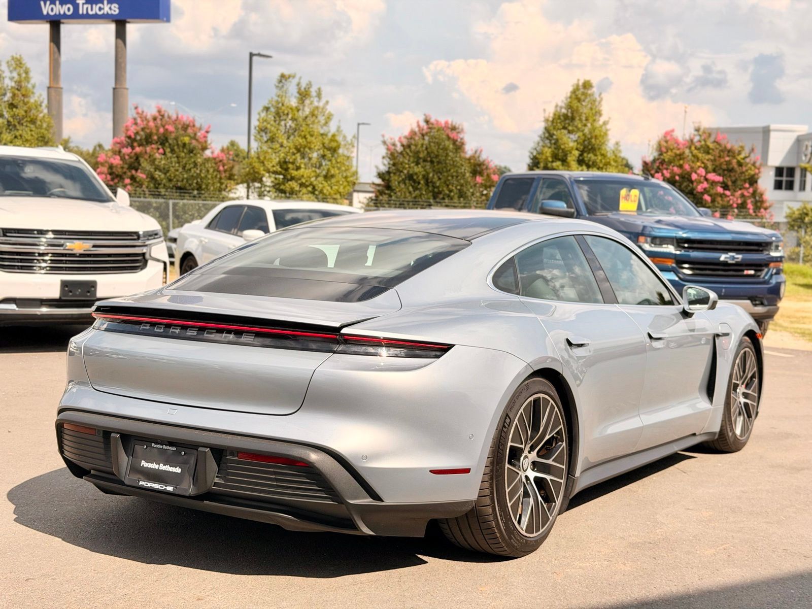 Used 2020 Porsche Taycan 4S w/ Premium Package AWD/4WD image 14