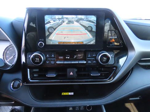 Used 2023 Toyota Highlander XLE image 24