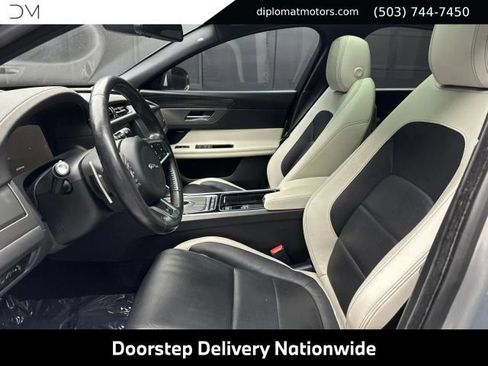 Used 2018 Jaguar XF S RWD image 18