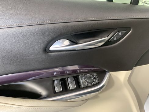Used 2021 Cadillac XT4 Luxury w/ Cold Weather Package FWD image 14